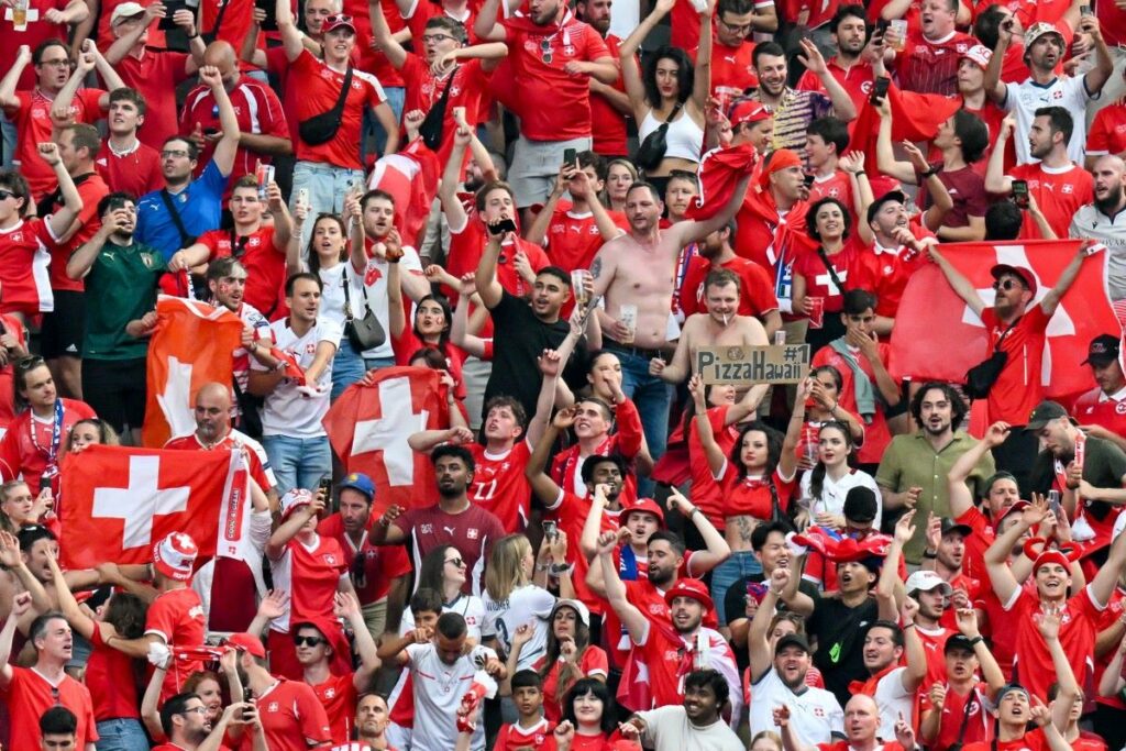 Suiza avanza a cuartos de finales en la Eurocopa (Photo by Fabrice COFFRINI / AFP)