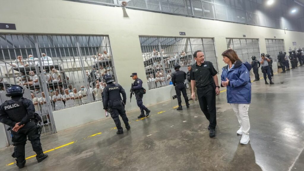 Ministra de Argentina visita El Salvador para conocer el "método Bukele" contra el crimen