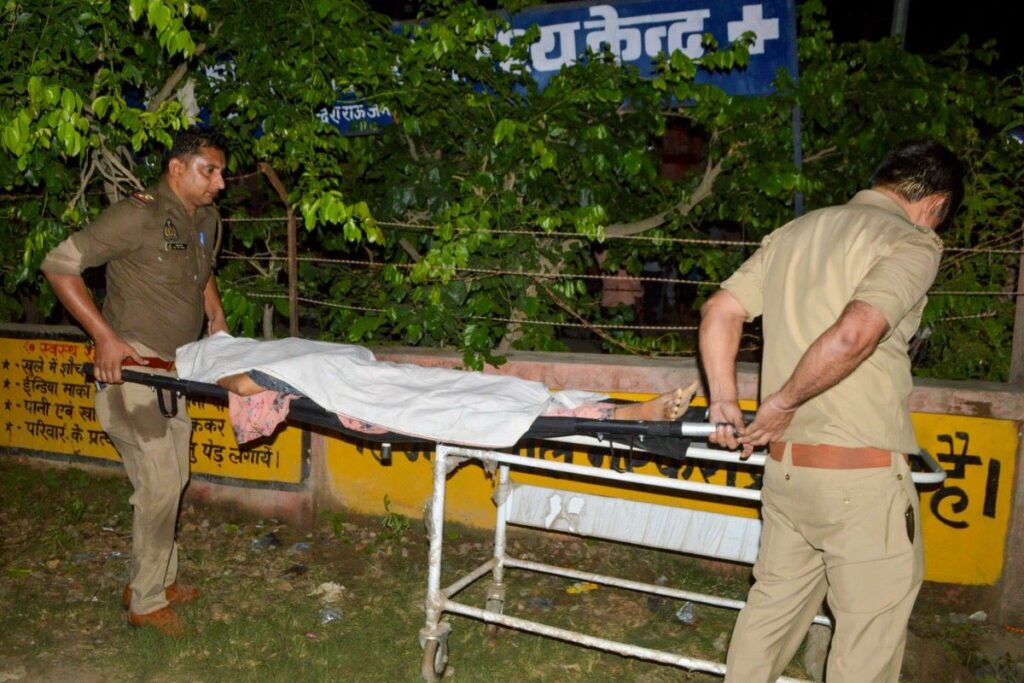 Casi 100 muertos en estampida en ceremonia religiosa en India