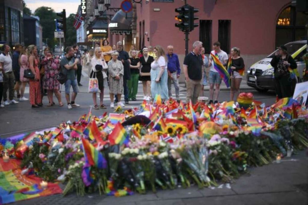 La justicia noruega condenó al autor del tiroteo mortal que enlutó la Marcha del Orgullo en la capital noruega en 2022. Foto: AFP