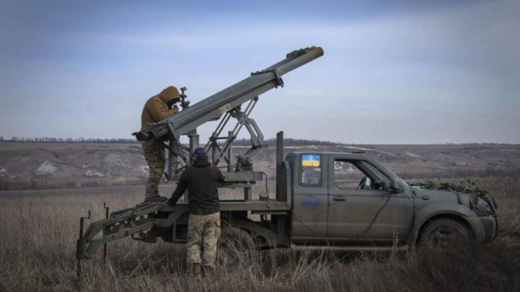 EE.UU. otorgará a Ucrania un nuevo paquete de asistencia militar que incluirá ayuda para puntos clave de defensa aérea y armas antitanques. Foto: AFP