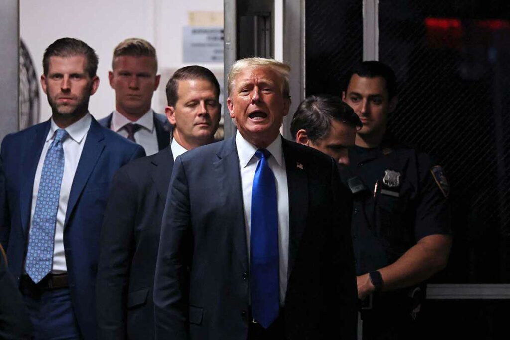 La fiscalía de Manhattan anunció que está abierta a “aplazar” la sentencia a Donald Trump, por ocultar un pago a una exactriz porno. Foto: AFP